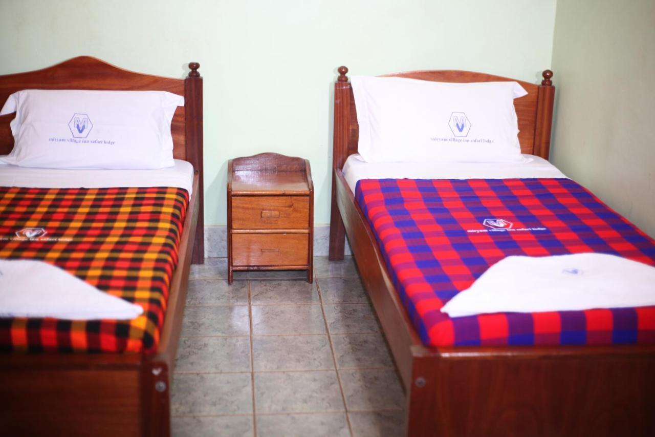 Miryams Village Inn Safari Lodge Sultan Hamud Eksteriør billede