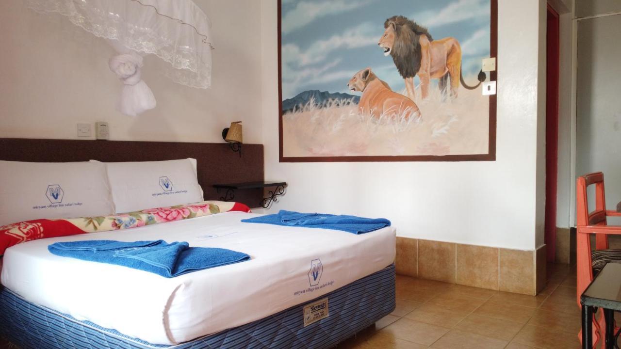 Miryams Village Inn Safari Lodge Sultan Hamud Eksteriør billede