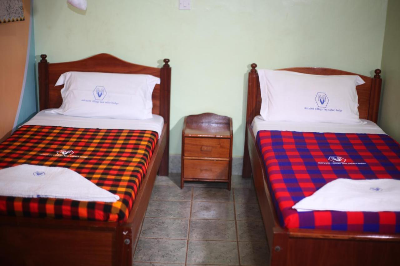 Miryams Village Inn Safari Lodge Sultan Hamud Eksteriør billede