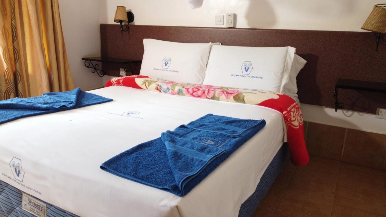 Miryams Village Inn Safari Lodge Sultan Hamud Eksteriør billede
