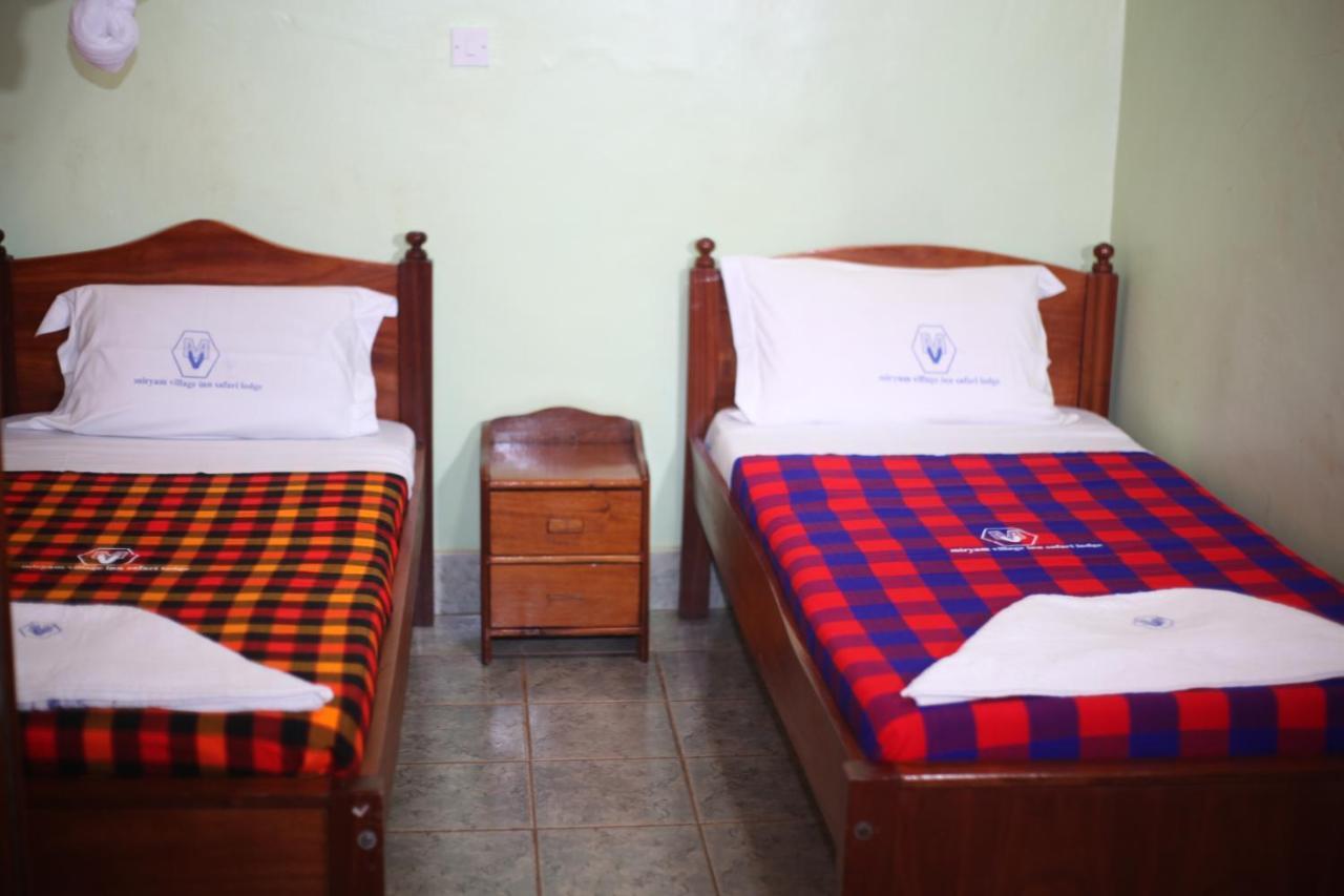 Miryams Village Inn Safari Lodge Sultan Hamud Eksteriør billede