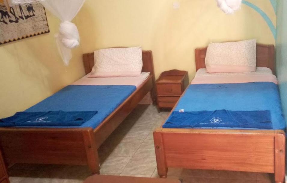 Miryams Village Inn Safari Lodge Sultan Hamud Eksteriør billede