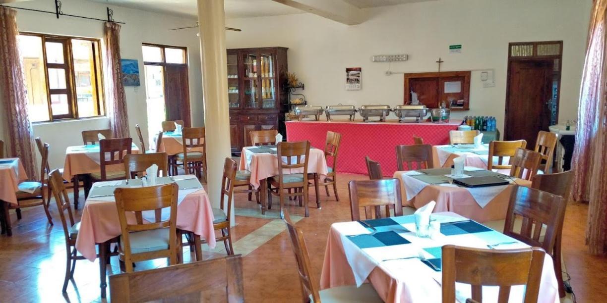 Miryams Village Inn Safari Lodge Sultan Hamud Eksteriør billede