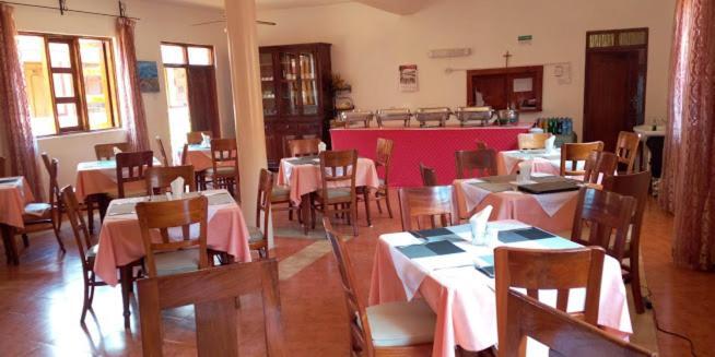 Miryams Village Inn Safari Lodge Sultan Hamud Eksteriør billede