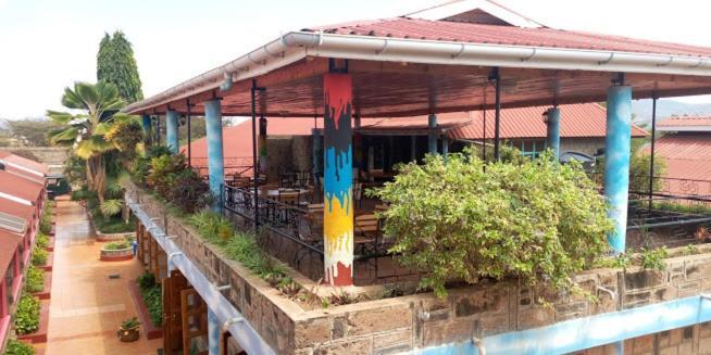Miryams Village Inn Safari Lodge Sultan Hamud Eksteriør billede
