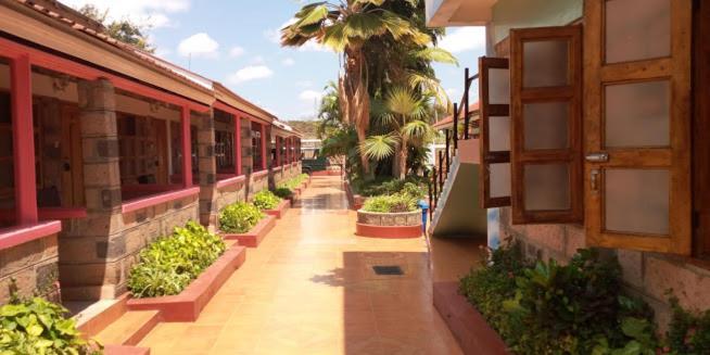 Miryams Village Inn Safari Lodge Sultan Hamud Eksteriør billede