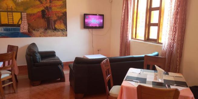 Miryams Village Inn Safari Lodge Sultan Hamud Eksteriør billede
